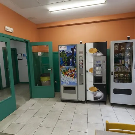 阿尔伯格约温尼尔欧德雷塔旅舍 *