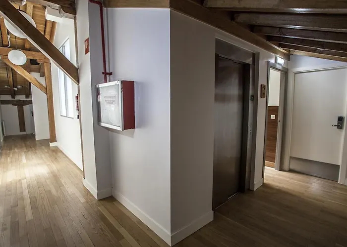 阿尔伯格约温尼尔欧德雷塔旅舍 * 圣塞瓦斯蒂安