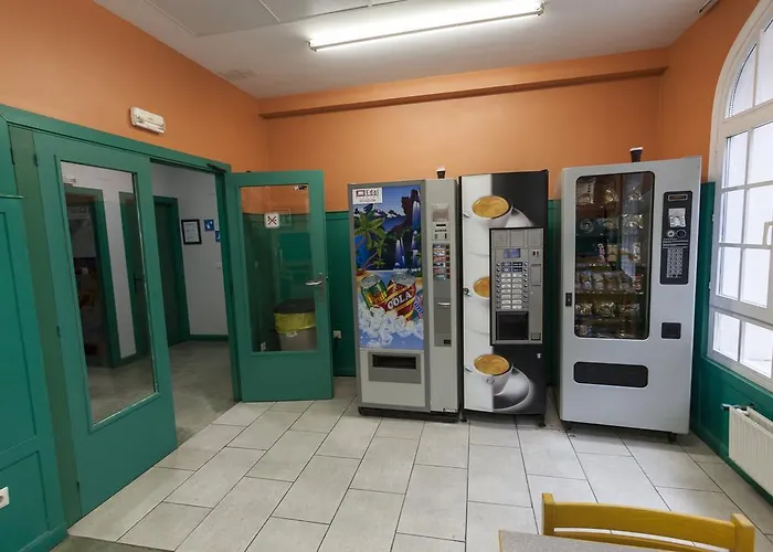 阿尔伯格约温尼尔欧德雷塔旅舍 *