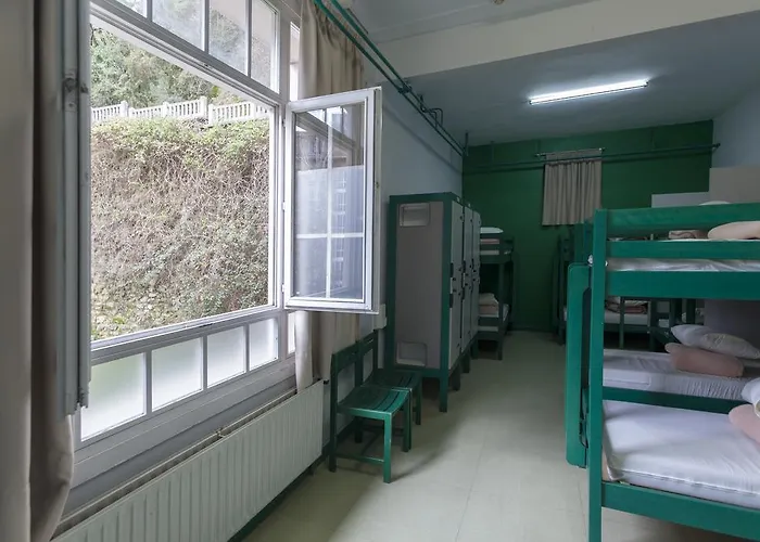 阿尔伯格约温尼尔欧德雷塔旅舍 *