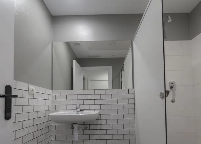 旅馆 阿尔伯格约温尼尔欧德雷塔旅舍 *