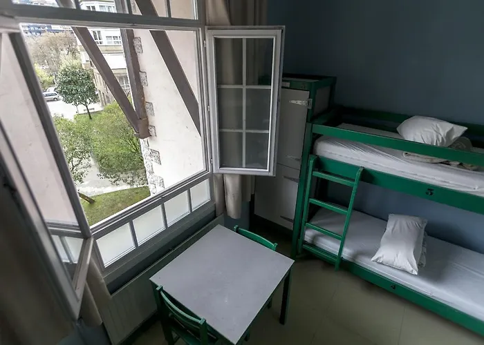 阿尔伯格约温尼尔欧德雷塔旅舍 *