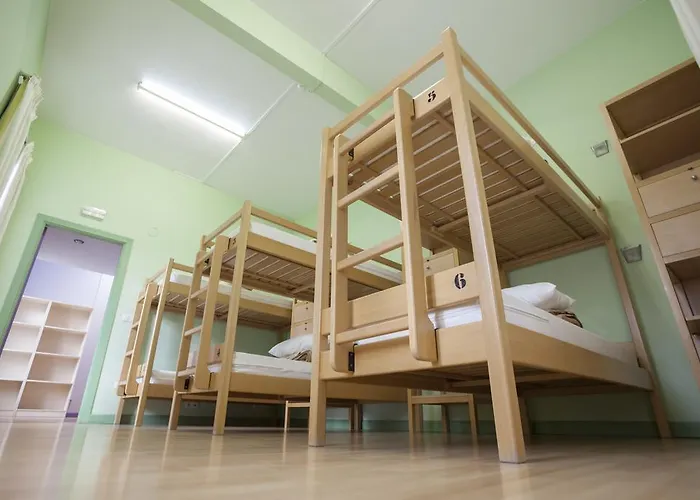 阿尔伯格约温尼尔欧德雷塔旅舍 旅馆 *