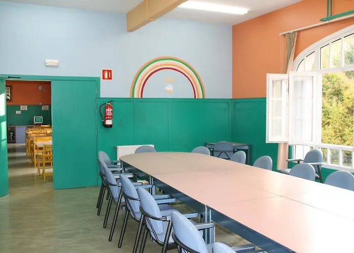 阿尔伯格约温尼尔欧德雷塔旅舍 *